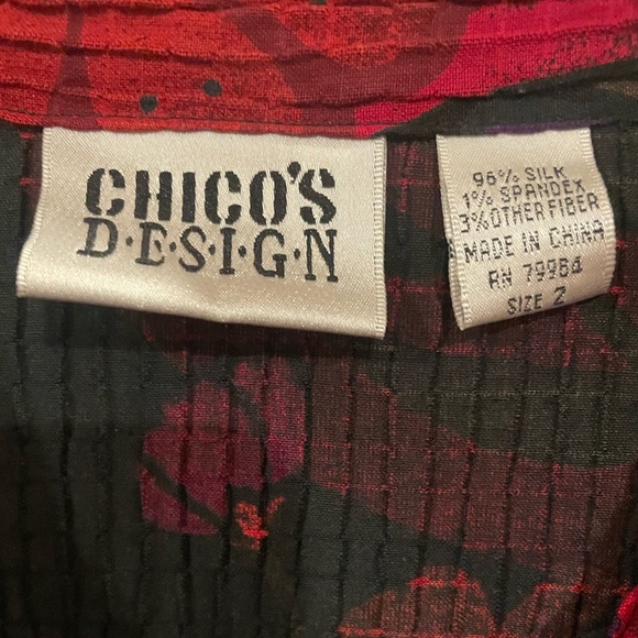 Chico’s Design Red & Black Floral Top Size 2 - Picture 3 of 3